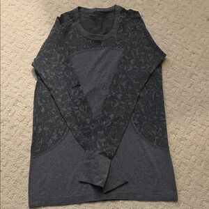 Lululemon Dark Gray Patterned Long Sleeve Shirt